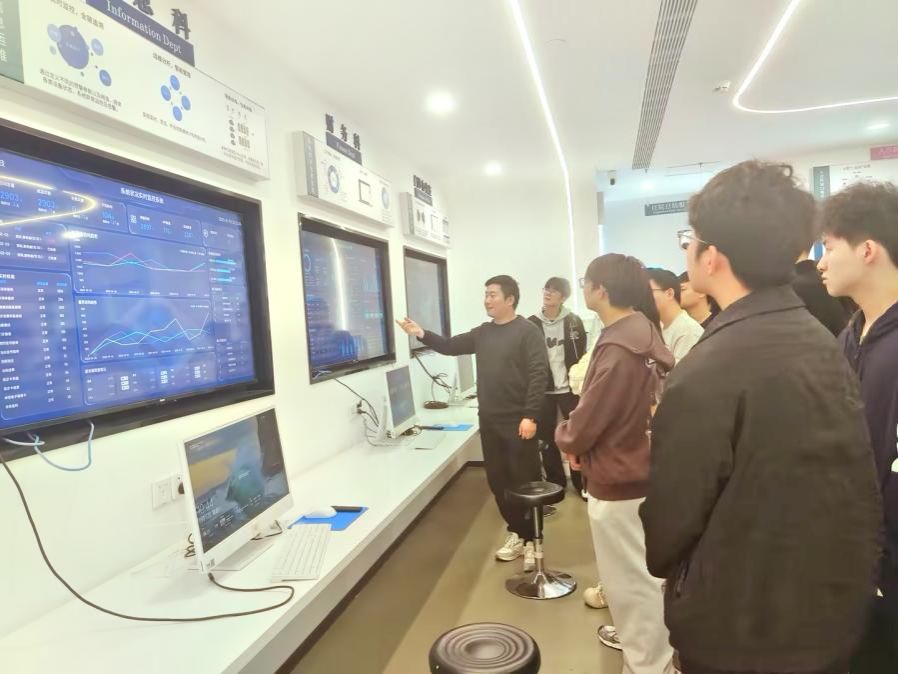 信息工程學(xué)院“就業(yè)能力提升培訓(xùn)班”開(kāi)班儀式順利舉行，助力學(xué)子在信息科技領(lǐng)域騰飛